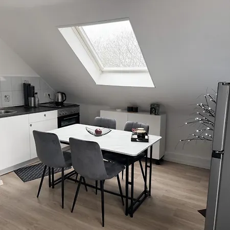 شقة Gemuetliche Ueber Den Daechern Von